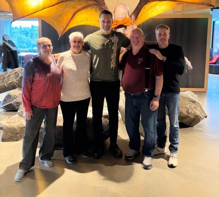 Dan Ayoub mit Margaret Weis, Tracy Hickman, Laura Hickman und Joe Manganiello